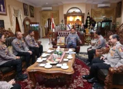Jajaran Divhumas Polri Laksanakan Anjangsana ke Jend. Pol (Purn) Da’i Bachtiar